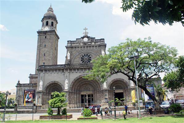 Alte Kathedrale im Zentrum von Manila