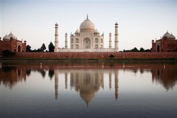 Taj Mahal am Fluss Yamuna - Indien