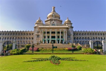 Vidhana Soudha - Palast des Volkes, Bangalore - Indien