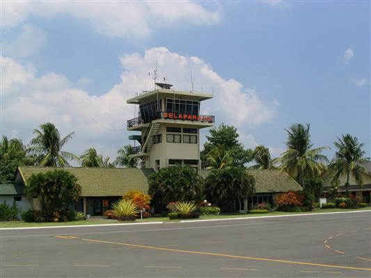 Kleiner Flughafen - Indonesien