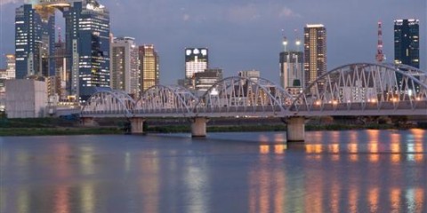 Yodo Fluss mit Skyline - Osaka