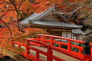 Kii-Berge: Tempel im Herbst