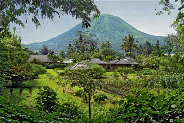 Vulkan Lokon - Indonesien
