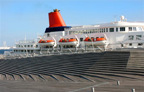 Passagierschiff ankert am Pier - Yokohama