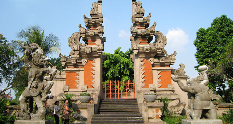 Das geteilte Tor (Split Gate) in Denpasar