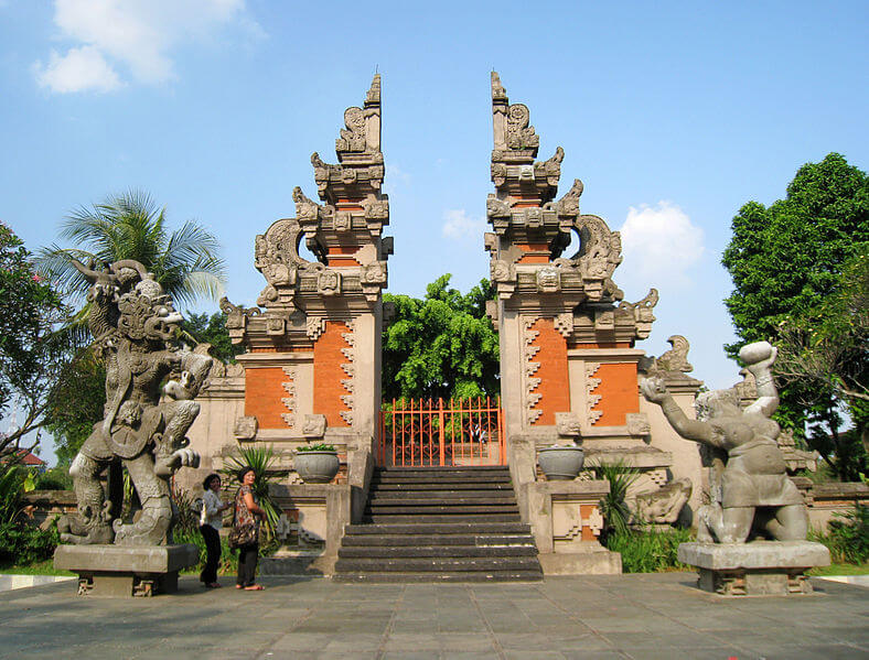 Das gespaltene Tor (Split Gate) in Denpasar