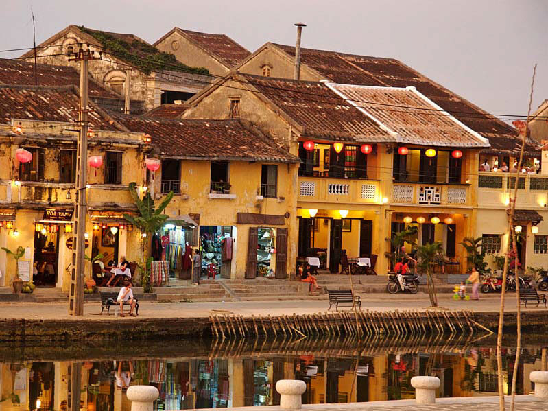 Kleine Läden und Restaurants in der Altstadt von Hội An