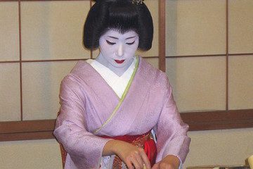 Geisha bei der Teezeremonie