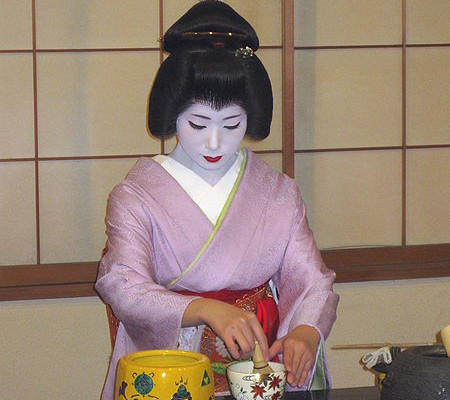 Geisha bei der Teezeremonie