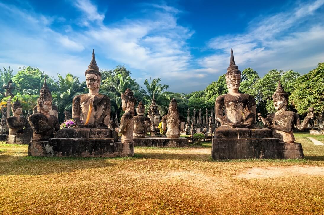 Statuen im Wat Xieng Khuan Buddha Park bei Vientiane
