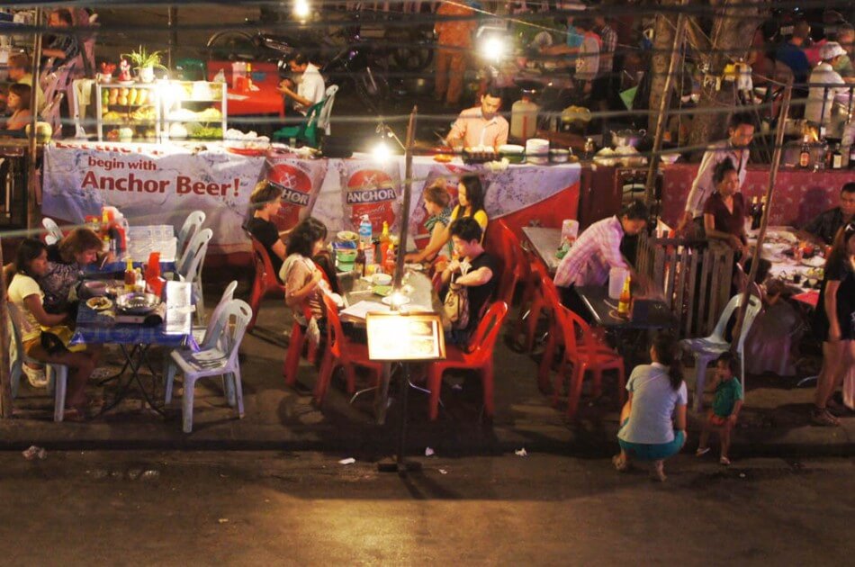 Foodmarket in Asien - Auf vollständig gekochte Lebensmittel achten