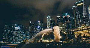 city of singapore night statue
